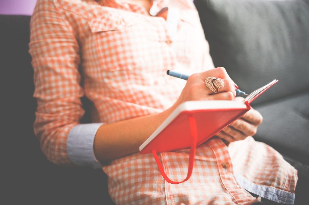 L'importanza di tenere un diario 1 donna con diario