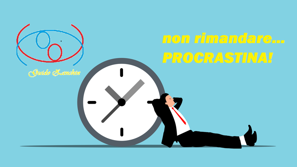 uomo sdraiato appoggiato  a un grande orologio. Non rimandare...se procrastini