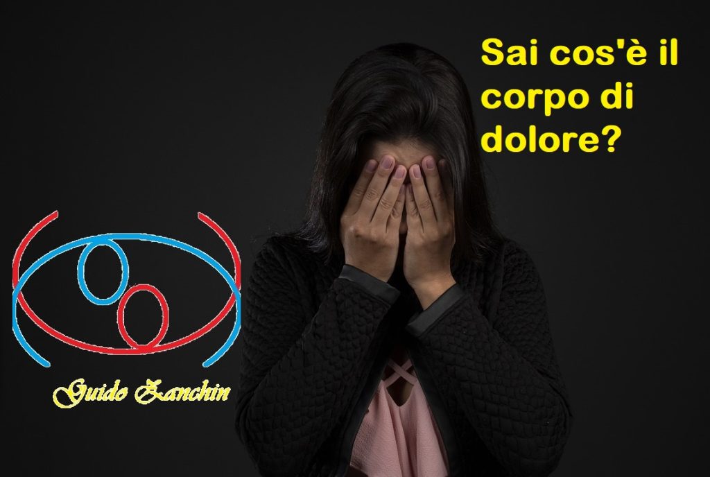 il corpo di dolore, mani sul viso