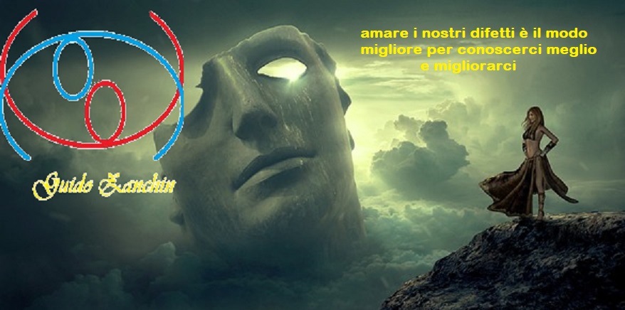 donna che ama i propri difetti, maschera, banalità,