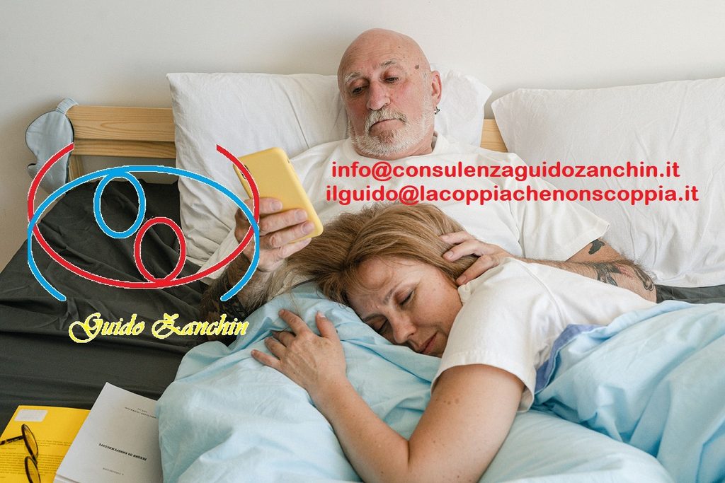 L’ansia da prestazione e il silenzio che ne consegue: quando sotto le coperte si smette di parlarsi 3 blocco sotto le coperte